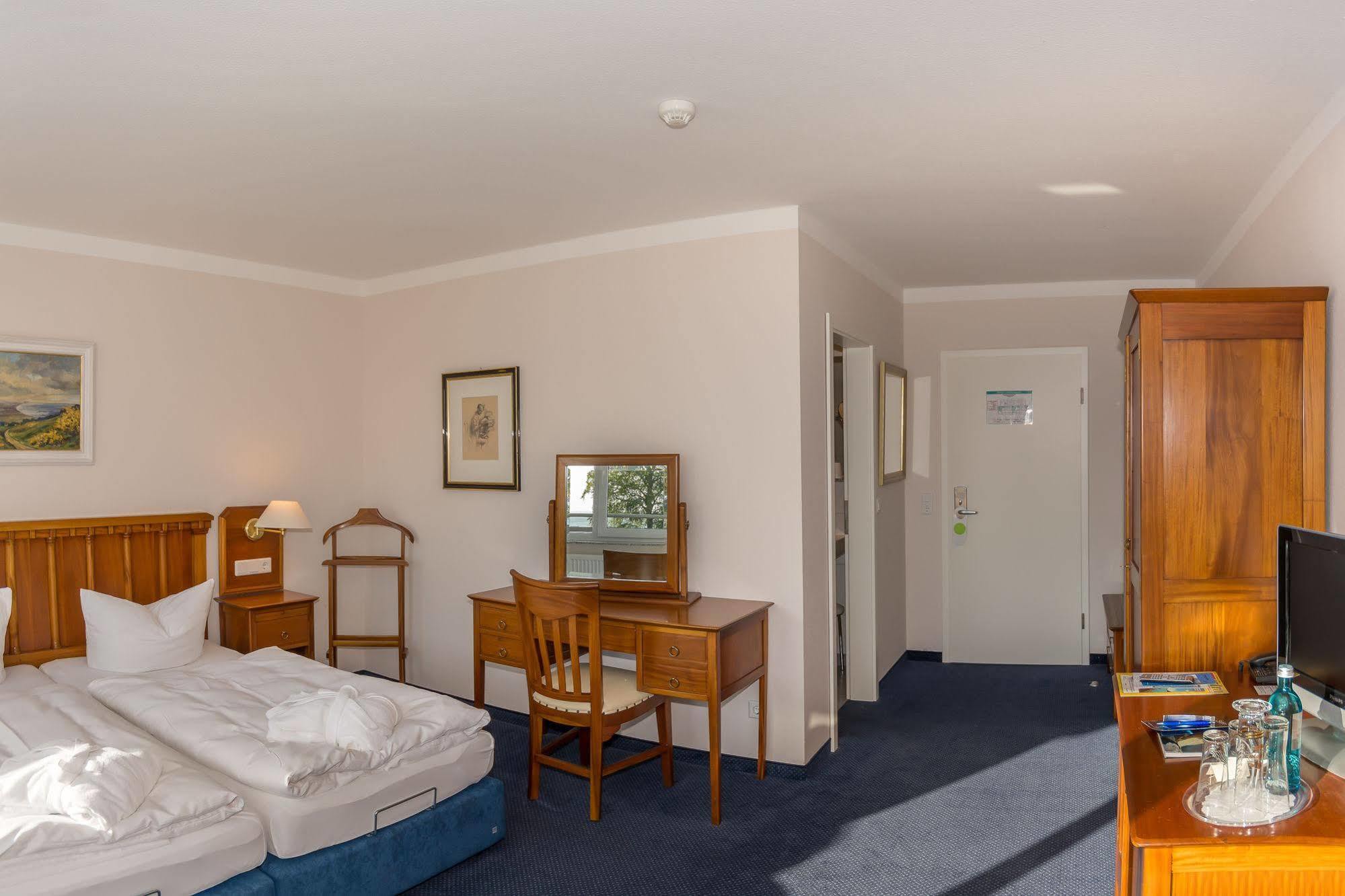 Hotel Badehaus Goor Путбус Экстерьер фото